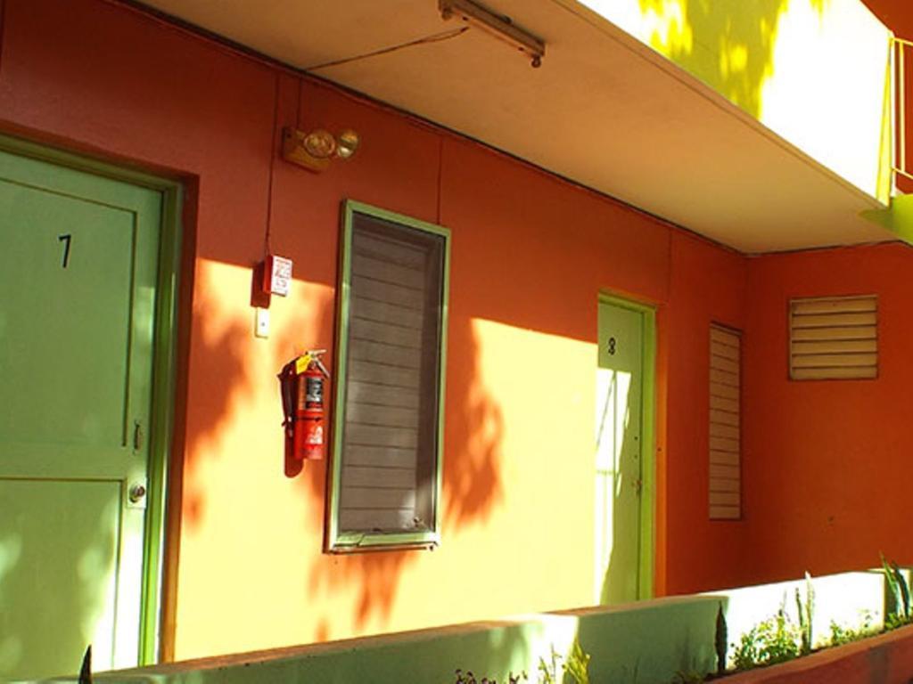 Tropical Court Inn New Kingston Bagian luar foto