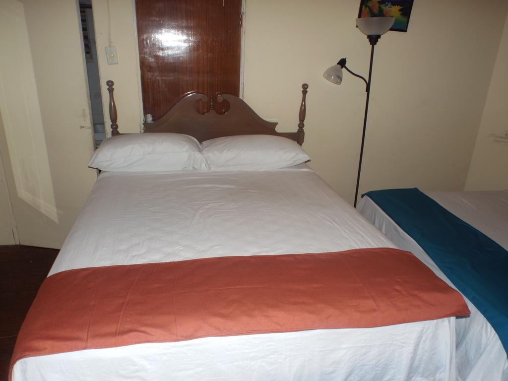 Tropical Court Inn New Kingston Ruang foto