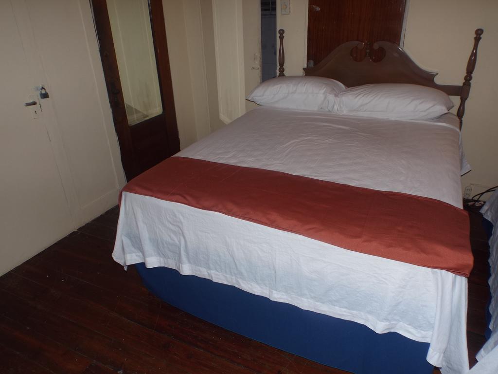 Tropical Court Inn New Kingston Ruang foto