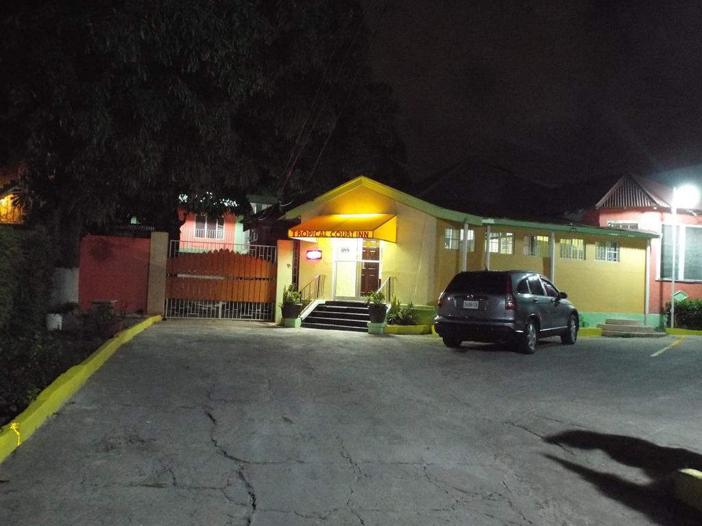 Tropical Court Inn New Kingston Bagian luar foto