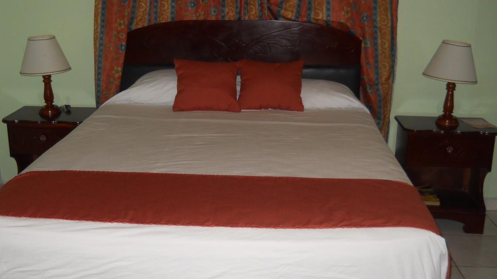 Tropical Court Inn New Kingston Ruang foto