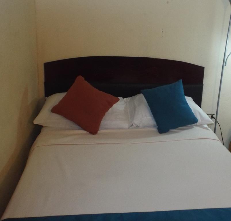 Tropical Court Inn New Kingston Ruang foto
