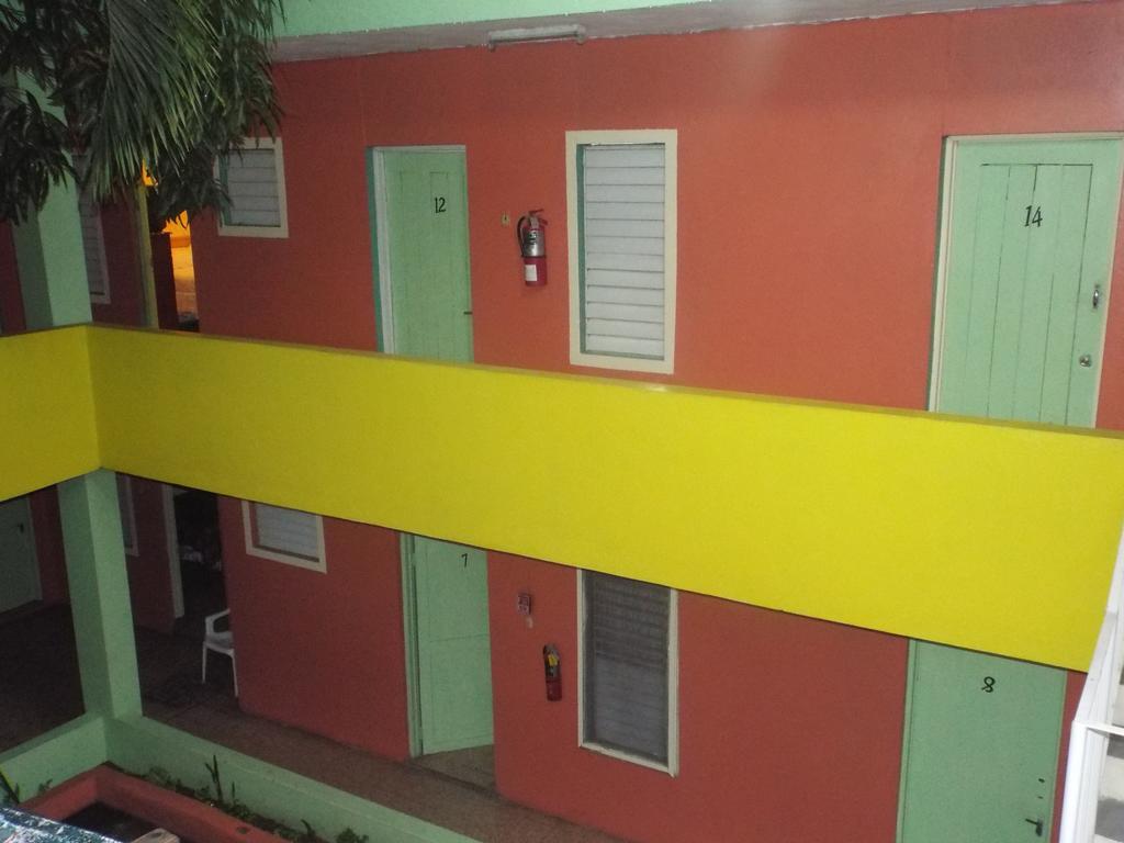 Tropical Court Inn New Kingston Bagian luar foto
