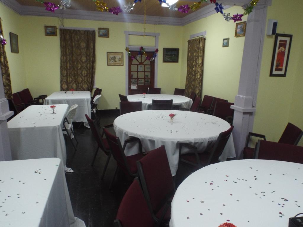 Tropical Court Inn New Kingston Bagian luar foto