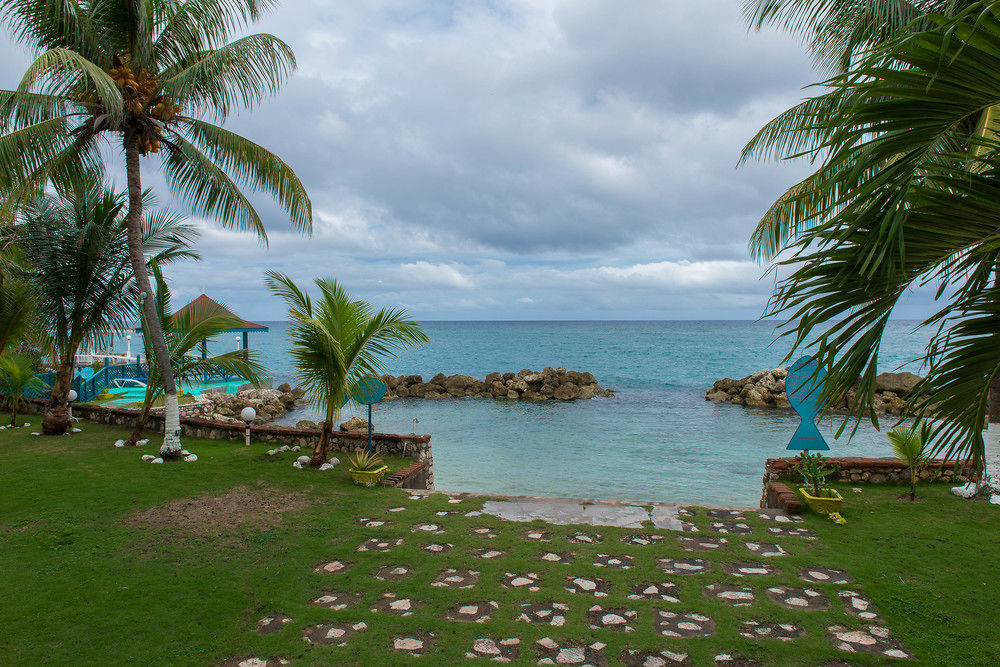 Tropical Court Inn New Kingston Bagian luar foto